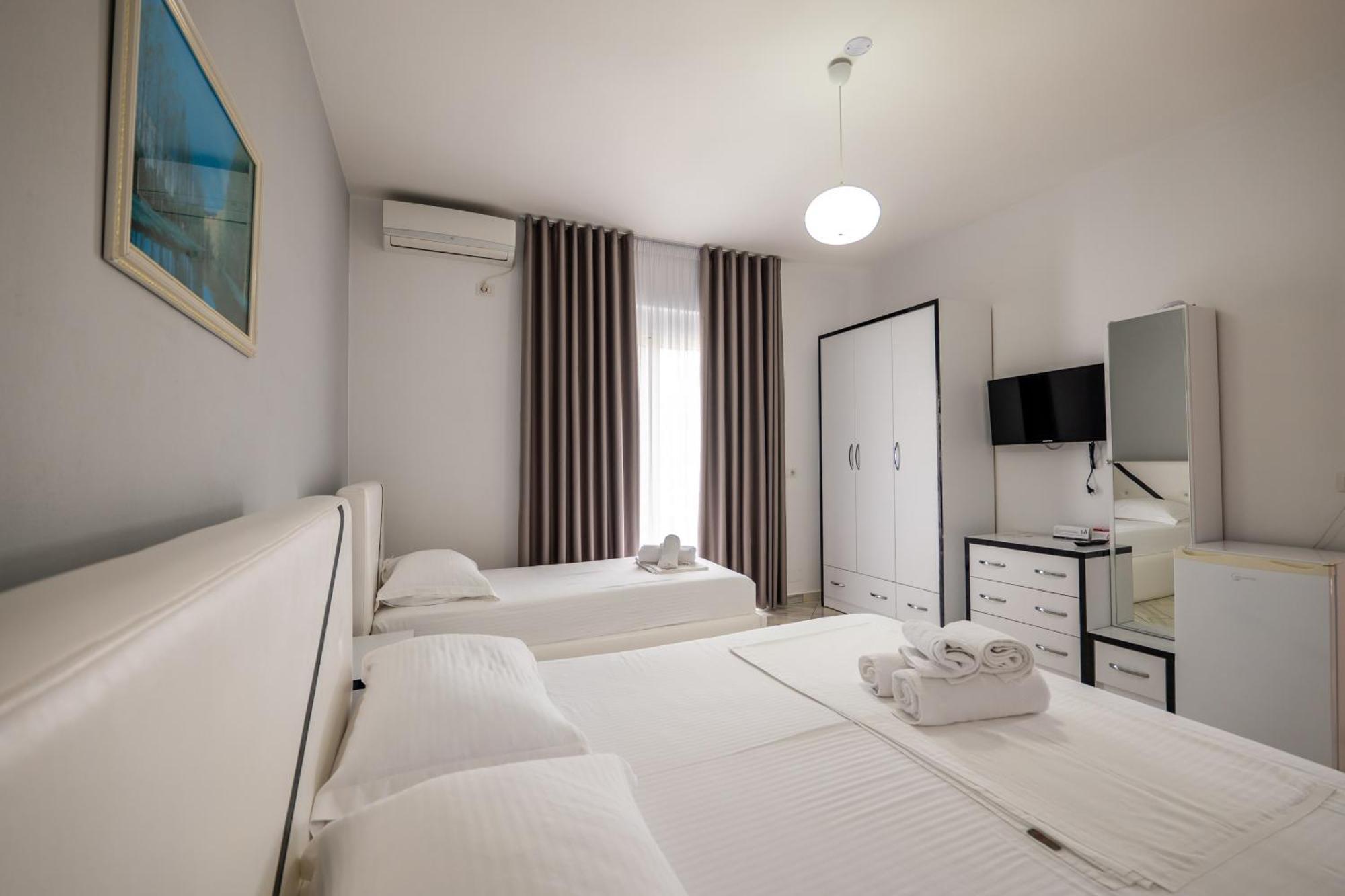 Hotel Artur2 Εξαμίλιο Εξωτερικό φωτογραφία